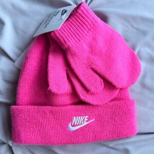 NWT Nike Hat and Mittens Set